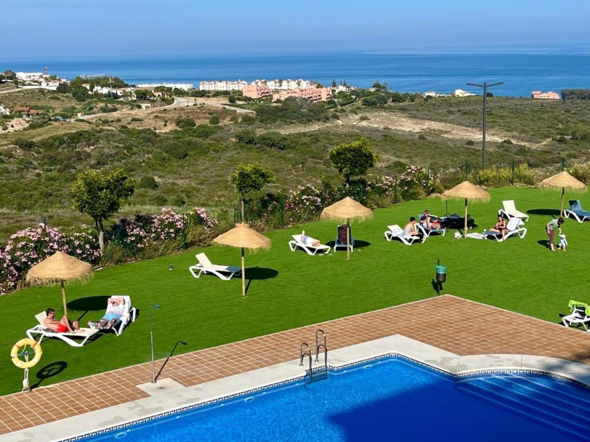 Small Oasis Nelson Mandela Apartment With Sea View, Two Bedrooms, Parking, Terrace And Pool Manilva Eksteriør bilde